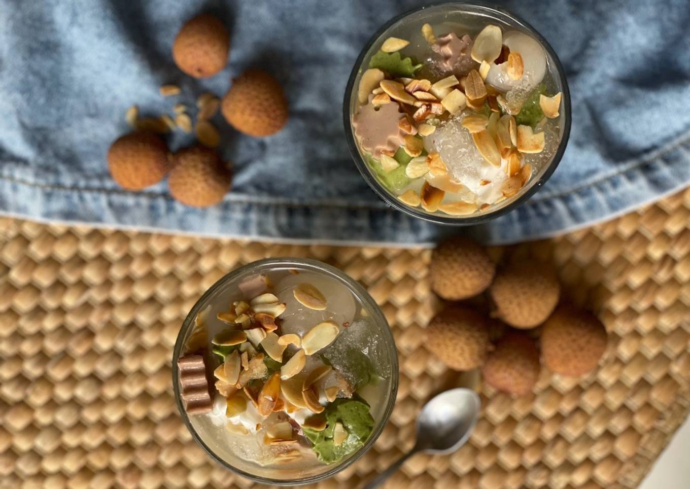 Pannacotta con almendras y litchis