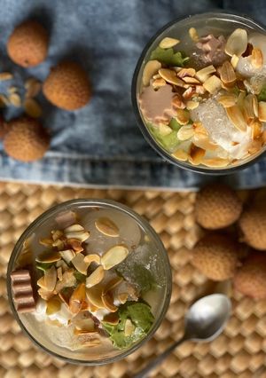 Una foto de Pannacotta con almendras y litchis