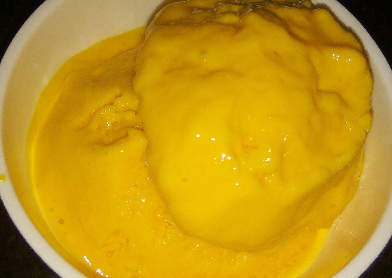 Mango frozen yogurt ice cream