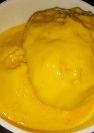 A picture of Mango frozen yogurt ice cream.