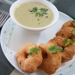 A picture of Medu vada.
