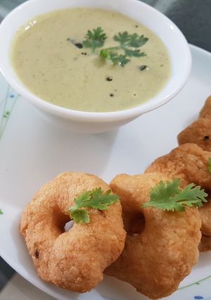 A picture of Medu vada.
