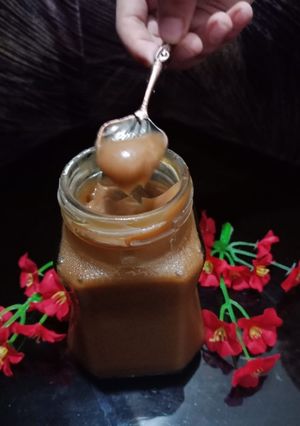 A picture of Caramel sauce.