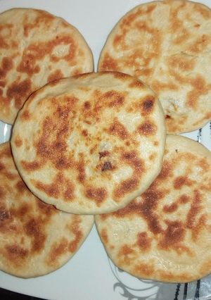 صورة لوصفة فطائر هشه من غير لبن أو زبده بدون فرن في الطاسه 🍳🥞