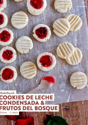 Una foto de Cookies de leche condensada & Frutos del Bosque
