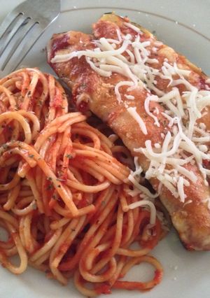 A picture of Zucchini Parmesan with Red Sauce.