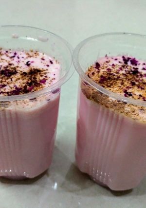 A picture of Mix fruit jam shake.