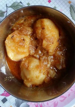 A picture of Dum aloo.