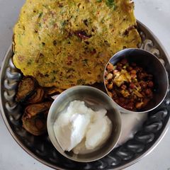 A picture of Mix flour thaleepith.