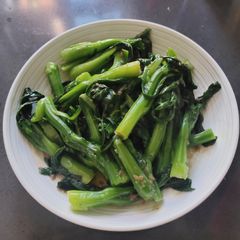 A picture of Choi Sam with Oyster Sauce.