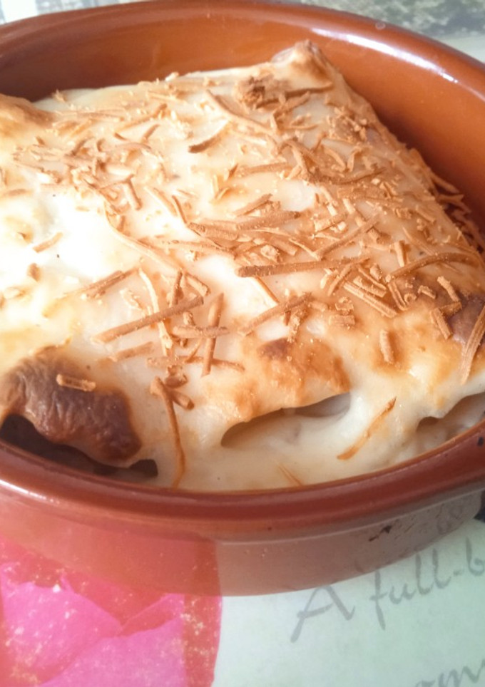 Una foto de Canelones de alcachofas, jamón y champiñones