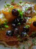 Guineos de mi tierra en miel de uvas pasas y mantequilla