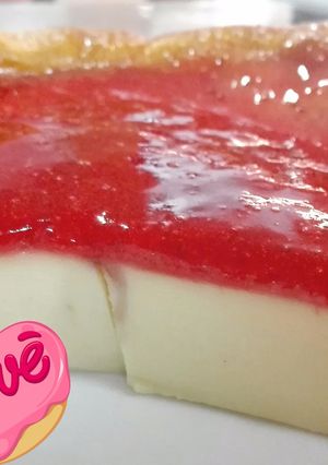 Una foto de Tarta de queso y fresa. Sin gluten