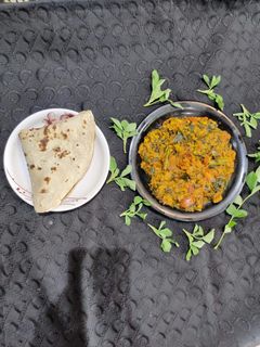 मेथी मुगडाळ पातळ भाजी (methi moongdal patal bhaji recipe in marathi) रेसिपी चे मुख्य फोटो 