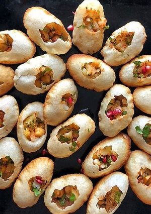 A picture of Bharve golgappa.