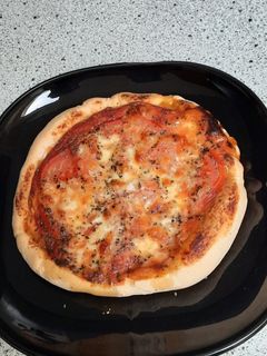 Une photo de Pizza tomate mozzarella