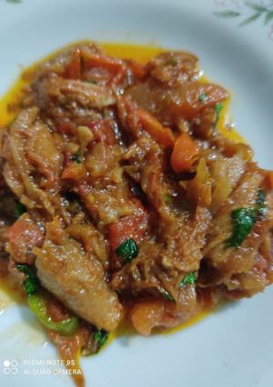 A picture of Lachaa gosht karahi.