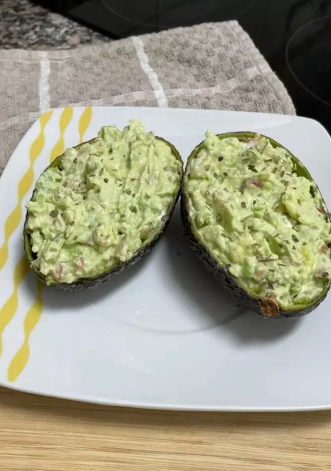 Una foto de Aguacates rellenos