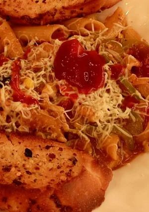 রেড সস পাস্তা (red sauce pasta recipe in Bengali) রেসিপির প্রধান ছবি