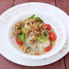 A picture of Cellophane (Tang Hoon) Noodle Soup Top Pan Fried Ground Pork.