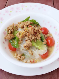 A picture of Cellophane (Tang Hoon) Noodle Soup Top Pan Fried Ground Pork.