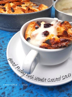 Foto resep Bread Pudding with Vanilla Custard Sauce