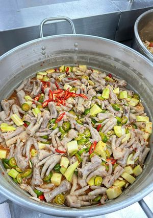 Hình của món Chân Gà Sả Tắc Đặc Biệt.