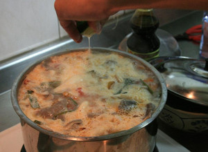 泰式酸辣椰奶雞湯 的食譜成品照片