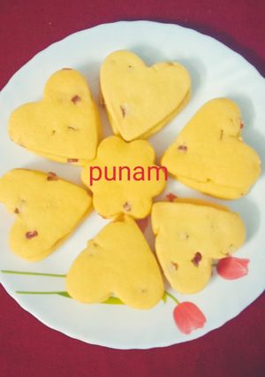 कस्टर्ड कुकिज (custard cookies recipe in Hindi) रेसिपी मुख्य फोटो