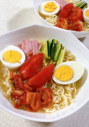 A picture of Chilled Ramen with Instant Wonton Noodles.