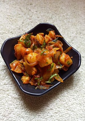 ડુંગળી બટેકા નું શાક રેસીપી મુખ્ય ફોટો