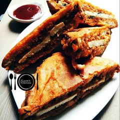 A picture of Alu paneer pakode.