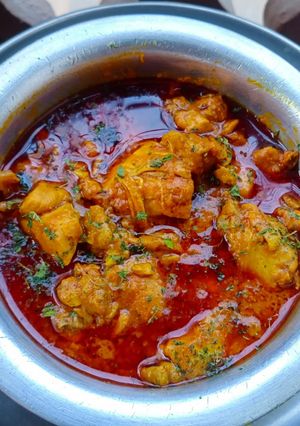 बहुत ही आसान चिकन करी(bahut hi aasan chicken curry recipe in hindi) रेसिपी मुख्य फोटो