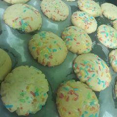 A picture of Vanilla Sprinkles Cookies.