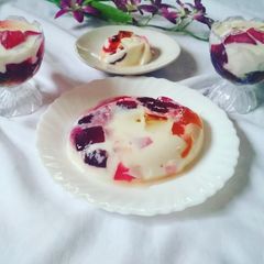 A picture of Broken Glass Jello || Marble Pudding.