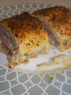 Una foto de Solomillo de cerdo relleno y envuelto en hojaldre al horno