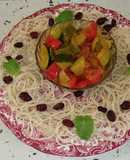 Fideos chinos con arándanos, menta y verduras salteadas con curry y anís verde