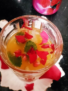 A picture of Orange rose mojito mocktail.
