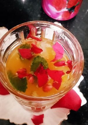 A picture of Orange rose mojito mocktail.