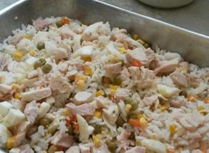 Una foto de Salpicón de arroz y pollo