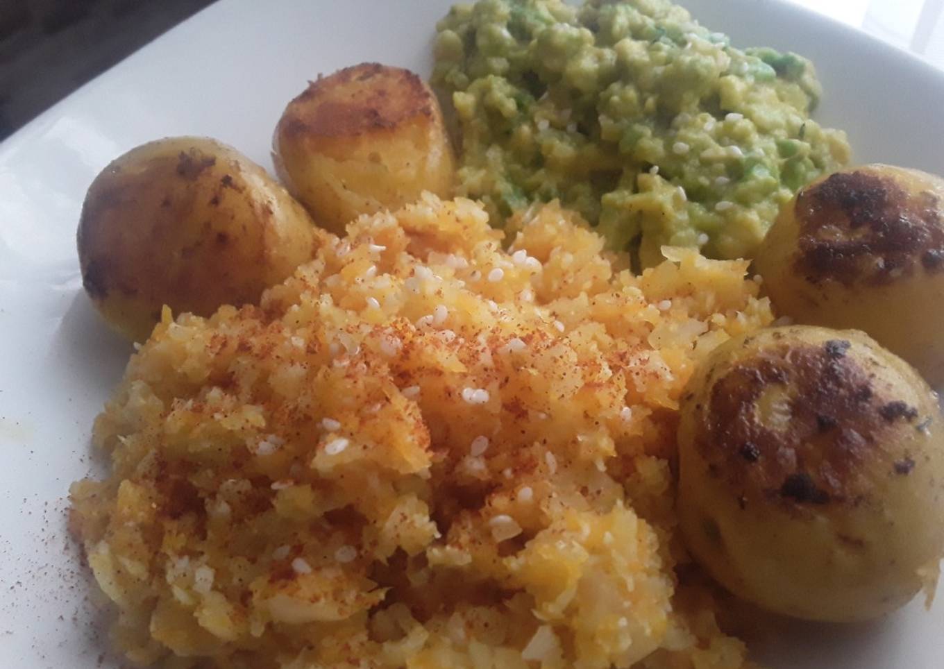 "Arroz con zanahoria"šš„, purĆ© de aguacateš„ y papa criollaš„!!!