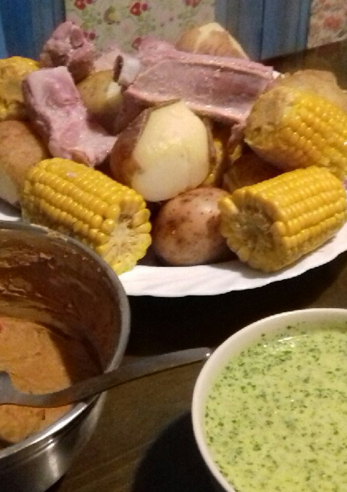 Una foto de Costillas y papas con escaldón