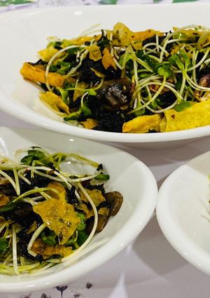 Hình của món Món chay 🌱🍃: Salad Rau mầm Rong biển tẩm gia vị 🌱.
