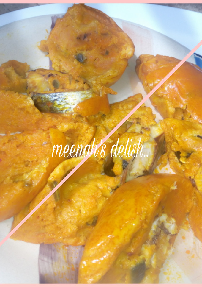 A picture of Palmoil moi moi with macreal.