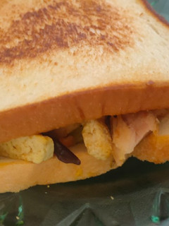 Foto resep Sandwich isi tumis tahu jamur, telur dadar, dan ayam kecap suwir