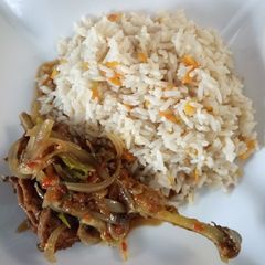 A picture of Carrot and onion rice with pepper chicken.