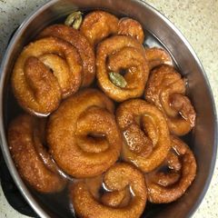 A picture of Chhanar jilipi (Cottage cheese dumplings).