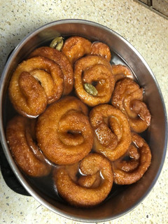 A picture of Chhanar jilipi (Cottage cheese dumplings).