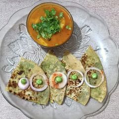 A picture of Green peas paratha.