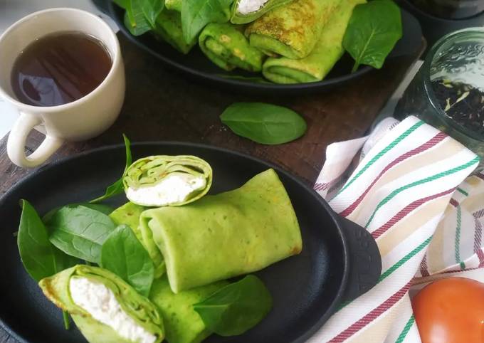 Налисники зі шпинату та солоною начинкою